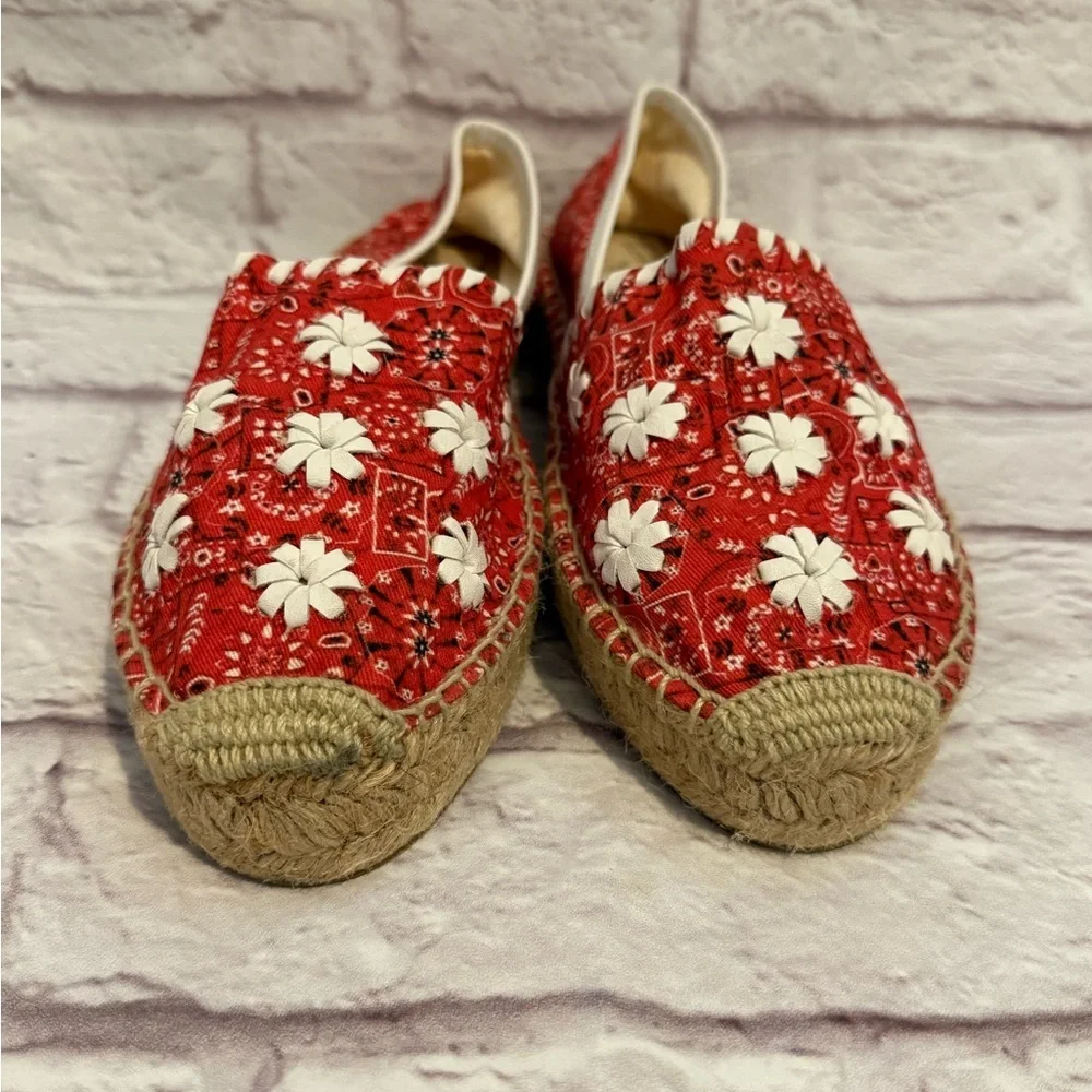 Jack Rogers Palmer Espadrilles in a red & white floral/bandana print womens 8.5